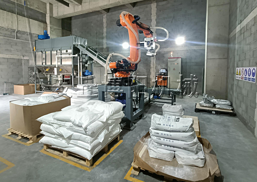 企业为什么要使用氧化铝粉自动拆包机器人呢?